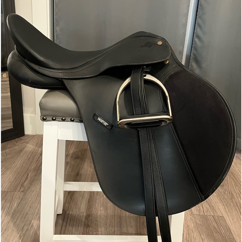 Very CLEAN All Purpose Wintec English Saddle 17.5 Seat. With Saddle pads!